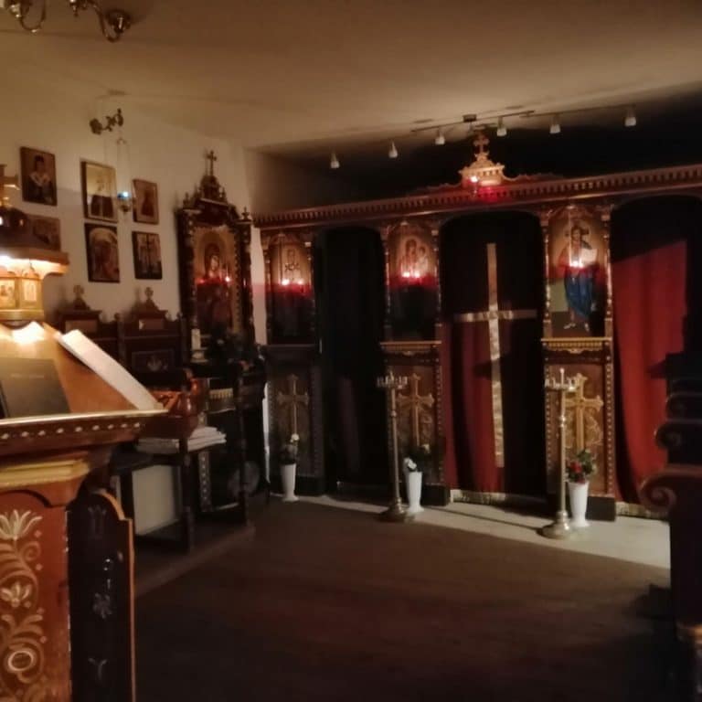 Esti fények a kápolnában